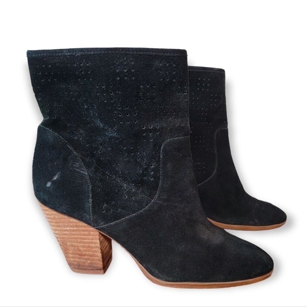 Enzo Angiolini Eagettup Black Suede Perforated Block Heel booties Size 6